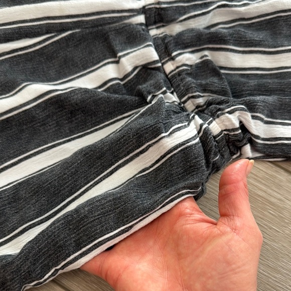 American Eagle Outfitters Black and White Striped Romper size M. - Picture 5 of 7